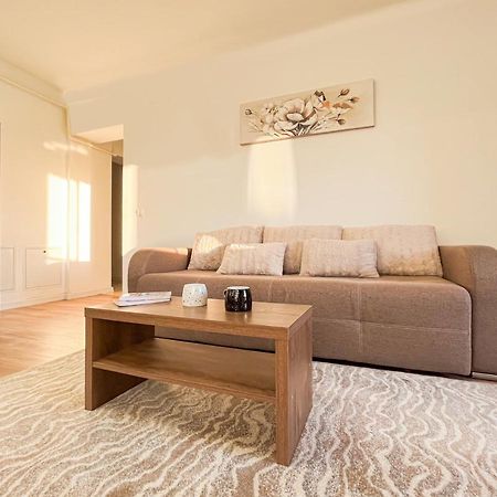 Uniquemoments Airport Apartment & Secure Parking & Airport Shuttle Яссы Экстерьер фото
