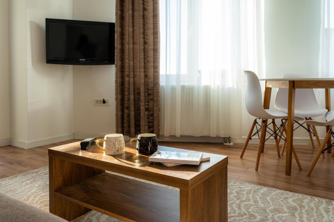 Uniquemoments Airport Apartment & Secure Parking & Airport Shuttle Яссы Экстерьер фото