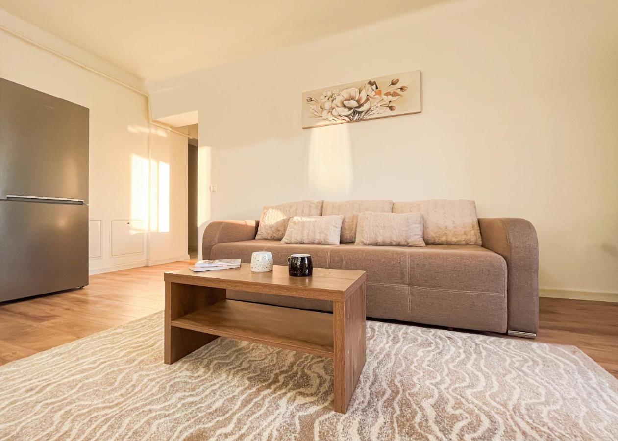 Uniquemoments Airport Apartment & Secure Parking & Airport Shuttle Яссы Экстерьер фото