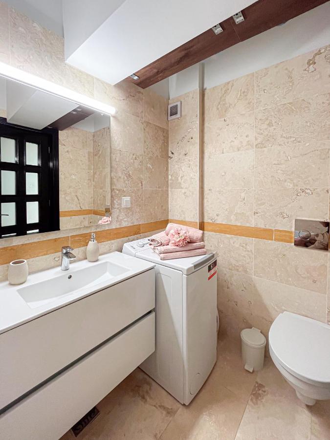 Uniquemoments Airport Apartment & Secure Parking & Airport Shuttle Яссы Экстерьер фото