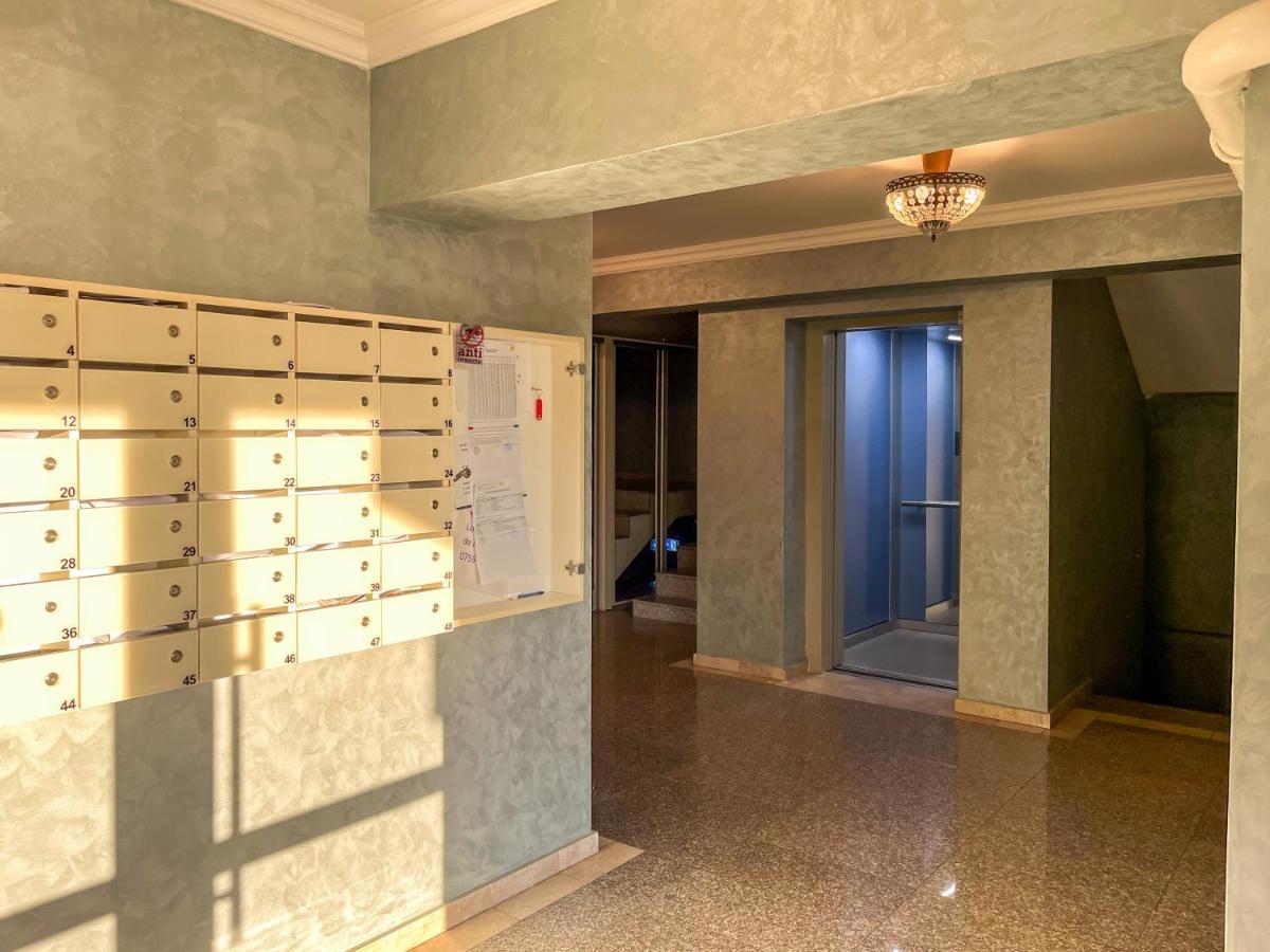 Uniquemoments Airport Apartment & Secure Parking & Airport Shuttle Яссы Экстерьер фото