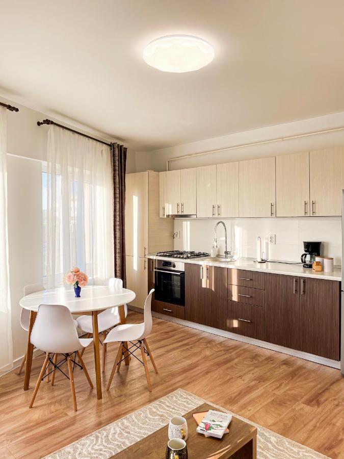 Uniquemoments Airport Apartment & Secure Parking & Airport Shuttle Яссы Экстерьер фото